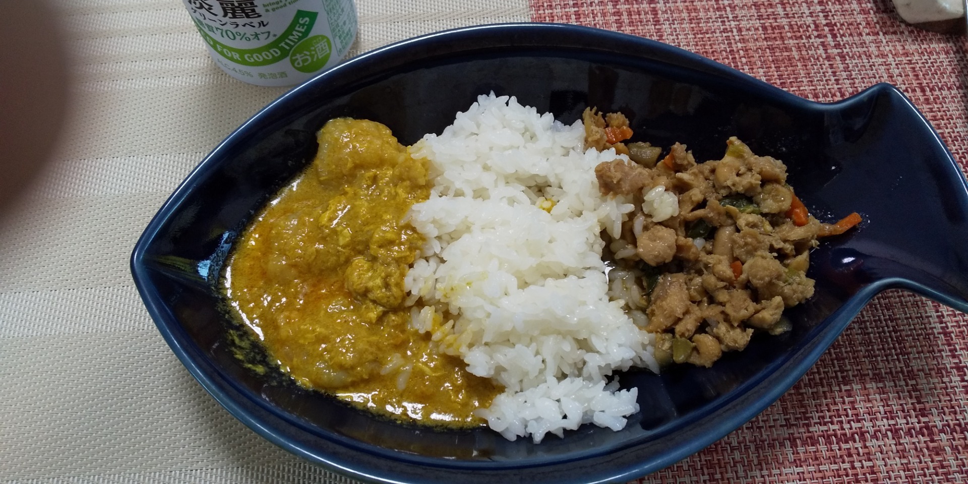 ガパオライスとクンパッポンカリー